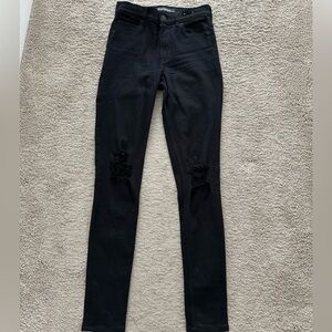 Capsule wardrobe black skinny jeans